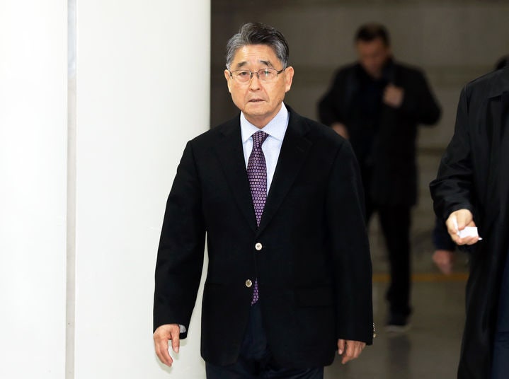 <b>5·18</b> 또 왜곡했다…경찰, 보수논객 <b>지만원</b> <b>구속영장</b> 신청