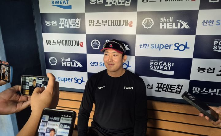 "어차피 지면 끝" <b>LG 손주영</b>, 연투도 각오…"동료들 부상 투혼에 힘 내"...
