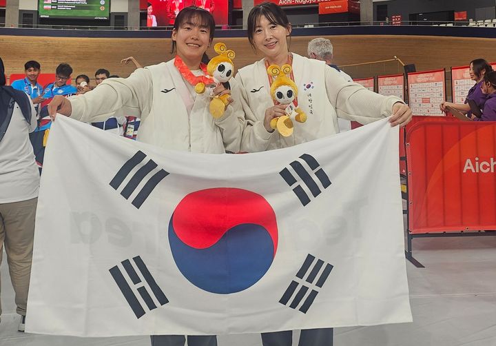 "엄마는 강하다!"…사이클 박현미, 생애 첫 APG서 <b>2관왕</b>[<b>장애인AG</b>]