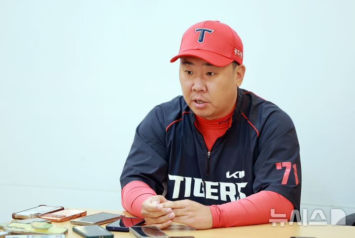 좌타자만 7명 배치…KIA <b>이범호</b> 감독 "카라스코 공략 더 잘했다"[준PO]