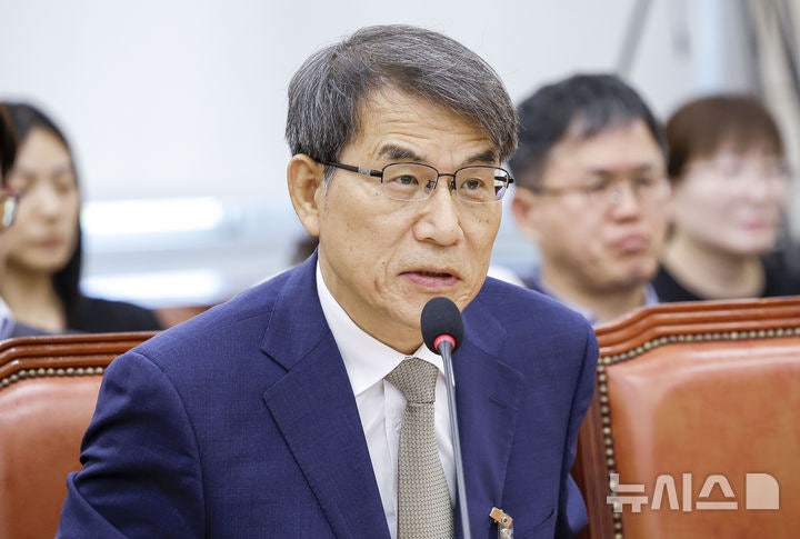 선관위 직원 특검 조사 중 숨진 사건의 배경과 사회적 영향 관련 사진