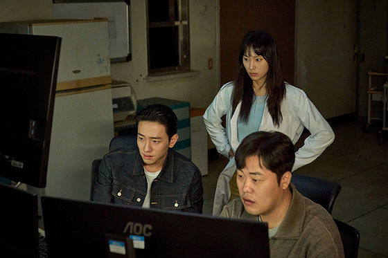 남윤수, 스크린 주연 데뷔 '<b>킬링타임</b>' 오늘 개봉