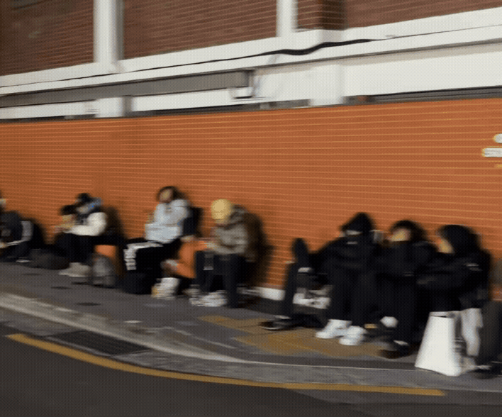 "새벽 1시부터 줄 섰다"…<b>저스틴 비버</b> 성수동 팝업에 '오픈런'