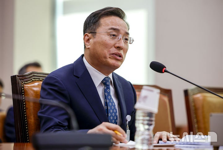 <b>이정현</b> "국무회의 배석 '중립성 우려' 전달할 것…사건 언급은 없었다"...