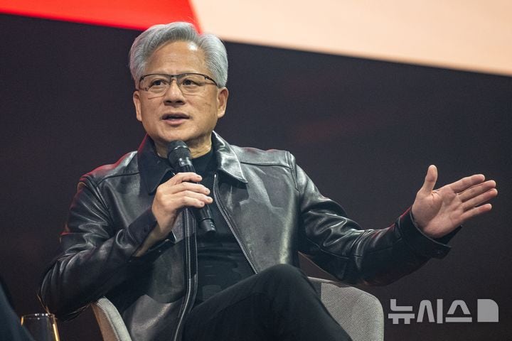 AI 반도체 거품론 반박한 젠슨 황 “2029년까지 공급 과잉은 절대 없다”