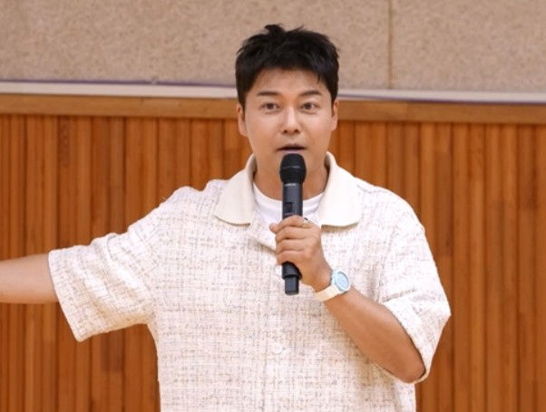 <b>전현무</b>, 고정 11개 뛰면서 <b>한국어교원</b> 자격증 취득…1년간 공부