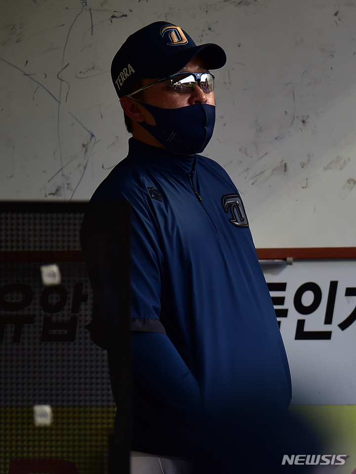 롯데 "<b>이동욱</b>도 <b>감독</b> 후보군…최종 선임 절차 진행 중"