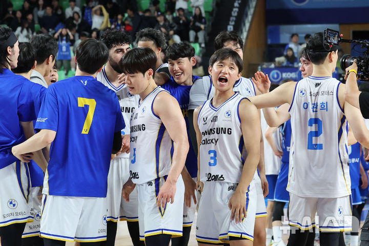 <b>서울 삼성</b>, 파죽의 <b>8연승</b>…개막 역대 최다 타이 <b>연승</b>