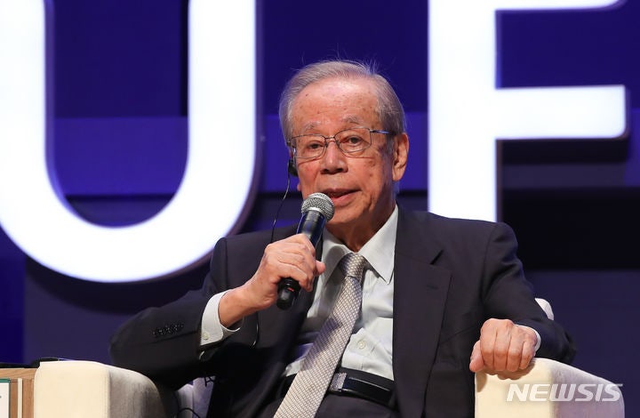 '공명외교' <b>후쿠다 야스오</b> 전 日 총리 <b>별세</b>…향년 90세