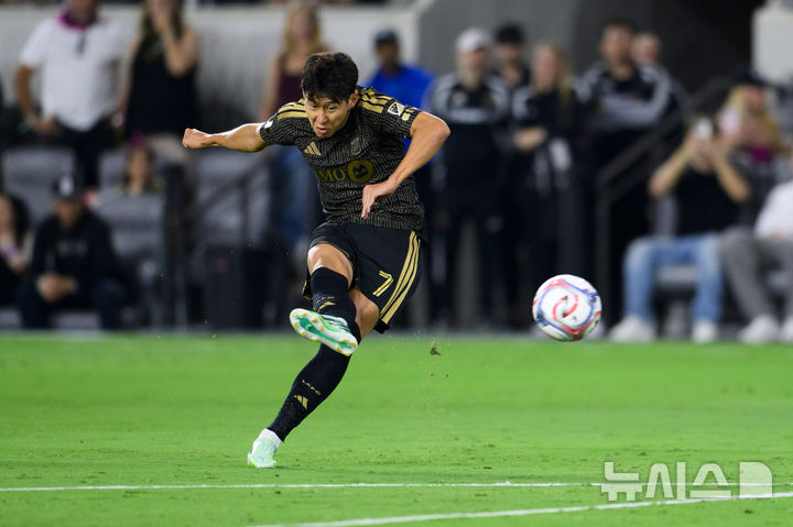 '<b>손흥민 골 취소</b>' LAFC, LA 더비서 2-2 무승부…PO 진출 확정