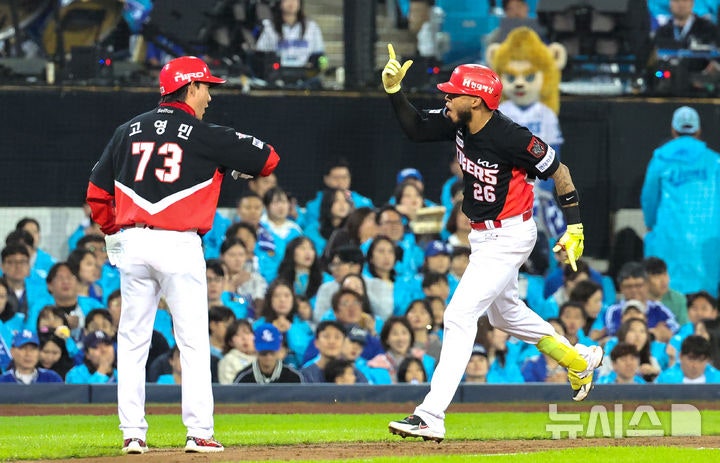 <b>카스트로</b>, <b>투런포</b>