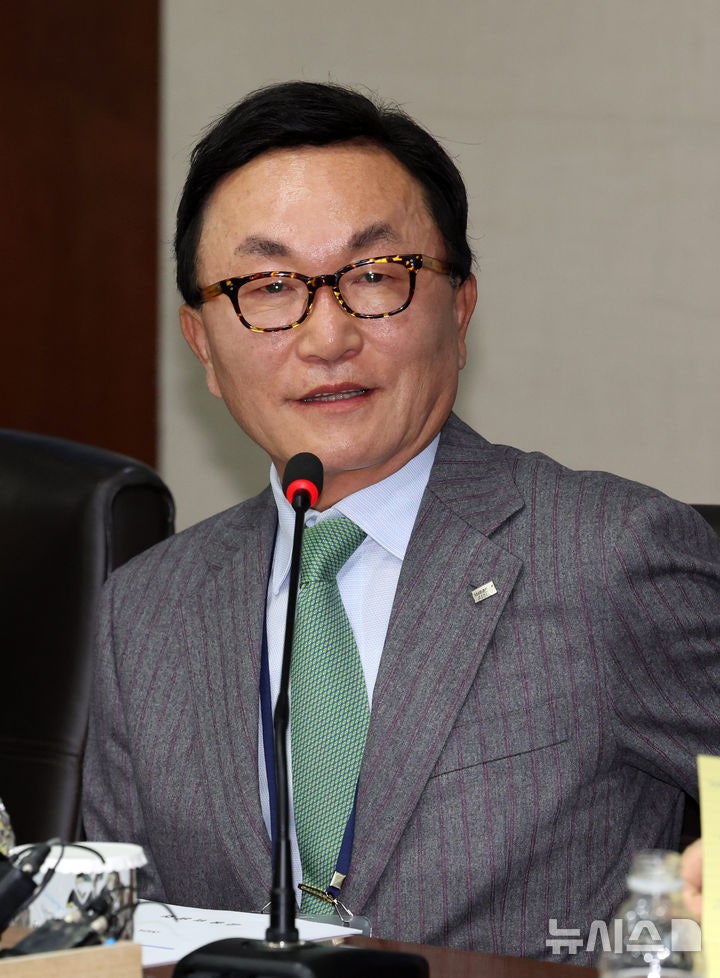 <b>박현주</b> 미래에셋 회장 "조만간 새 <b>M&A 발표</b>…中 <b>M&A</b>는 연내 마무리"