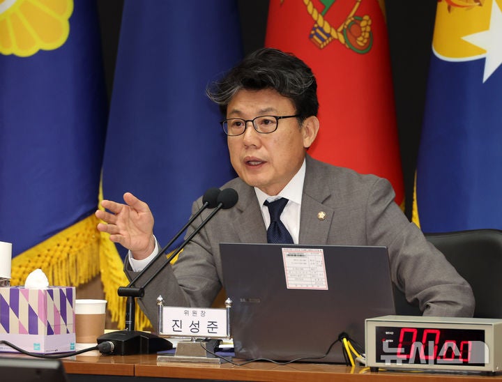 <b>진성준</b> 국방위원장 "美 <b>비자 발급 거부</b>, 강력 유감 표해"