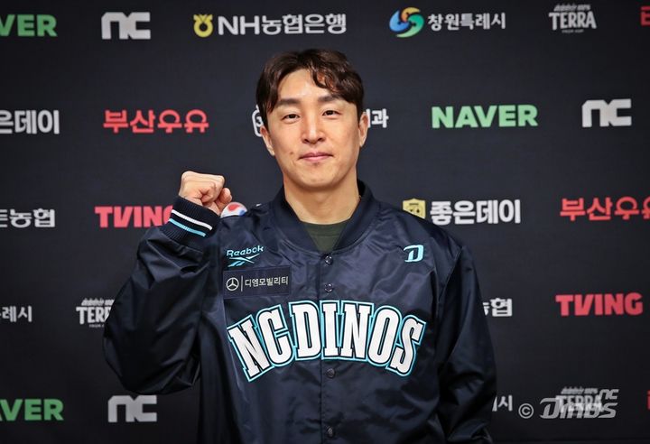 베테랑 <b>손아섭</b>, 친정팀 <b>NC 복귀</b>…연봉 5000만원 계약