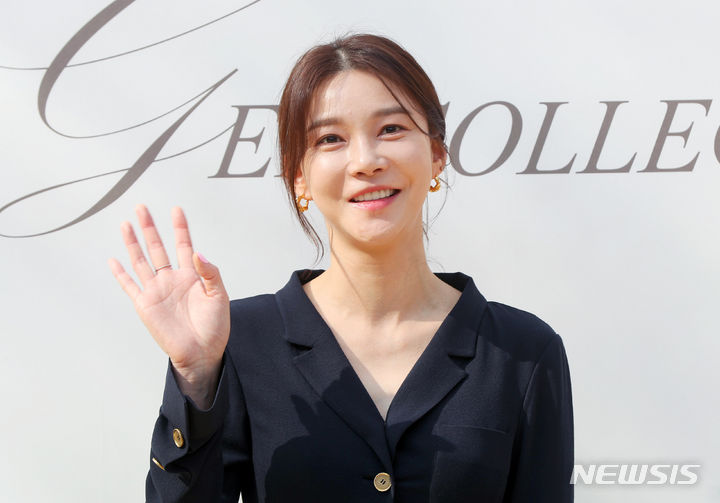 "뺨 때리고 고막 찢어져"…<b>차예련</b>, <b>학폭</b> 의혹에 "사실무근'