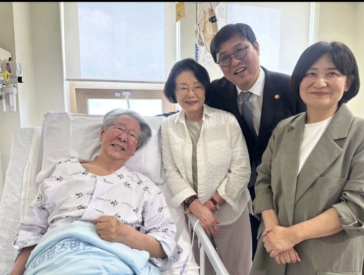 최휘영 장관, 故 <b>최불암</b> <b>추모</b>…"막걸리 약속 못 지켜 먹먹"