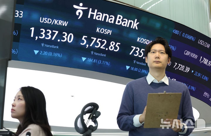 <b>3분기</b> 하루 평균 <b>외환거래</b> 1220억 달러 돌파…'<b>역대 최대</b>'