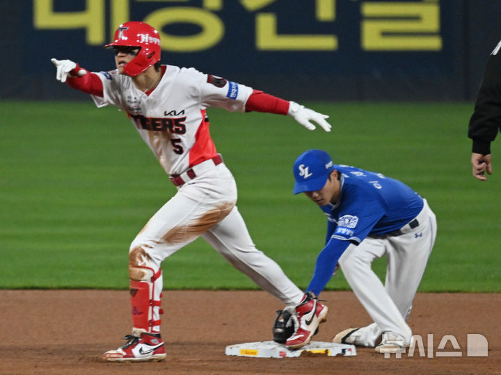 '아쉬운 집중력' 삼성, 잇단 수비 <b>실책</b>에 발목…결국 '끝장 승부' 간다[...