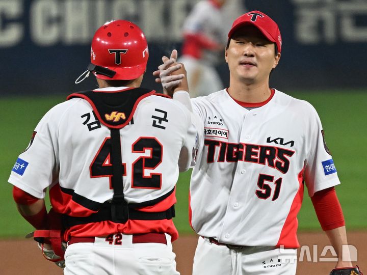 환상의 <b>베터리</b> <b>KIA 전상현</b>-<b>김태군</b>