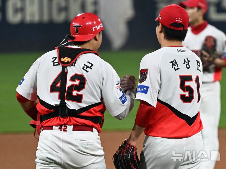 환상의 <b>베터리</b> <b>KIA 전상현</b>-<b>김태군</b>
