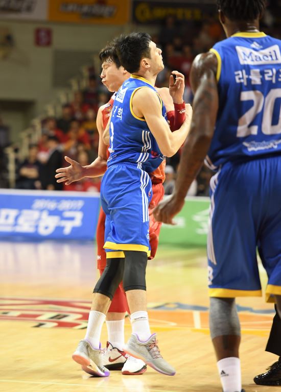 ‘<b>충돌</b>’ KGC <b>이정현</b> vs 삼성 <b>이관희</b>, 챔프전 ‘후끈’