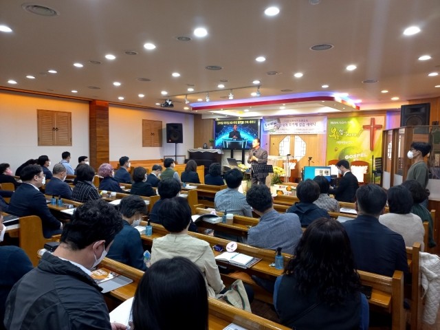 “작은도서관·<b>평생</b>교육 접목, 다음세대·관계전도 새로운 대안될 것”