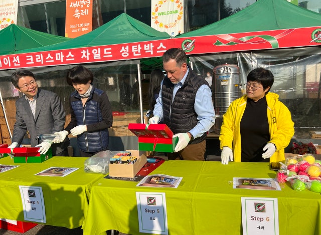 <b>평촌</b> <b>새중앙교회</b>, 우크라·필리핀 어린이에 선물상자