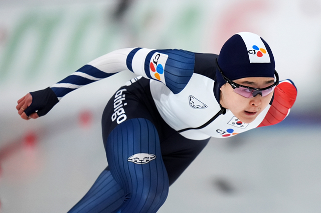 ‘<b>이상화</b> 또 넘었다’ <b>김민선</b> WC 1000m 한국신기록