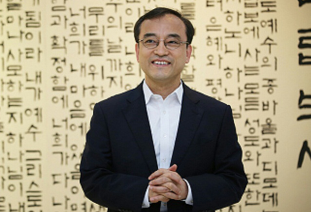 ‘반동성애’ 운동의 최전선에서 활동하는 에스더기도운동의 올해 사역의 키워드는 ‘글로벌 연대’다. 에스더기도운동 대표인 이용희 가천대 교수가 지난 26일 서울 영등포구 에스더기도센터에서 올해 개최되는 ‘생명 가정 효 