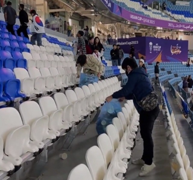 한국팬 ‘경기장 청소’에… 日 “<b>일본</b> 존경해서” 주장