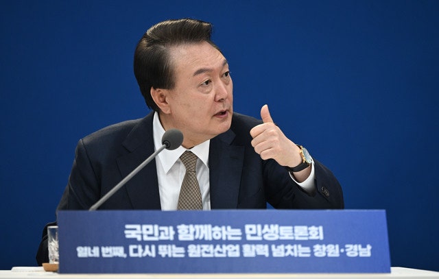 尹 “<b>원전</b>이 곧 <b>민생</b>… 3조3000억 일감, 1조 특별금융, R&D에 4조”