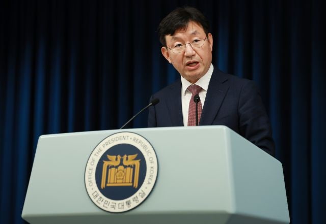 <b>대통령실</b> “의대 2천명 증원은 계속 필요하다 생각”