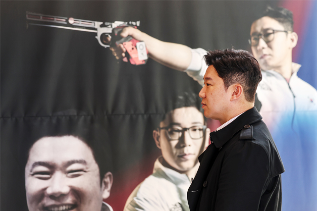 <b>진종오</b>, 권총 내려놓는다… “다시 태어나도 <b>사격</b>”