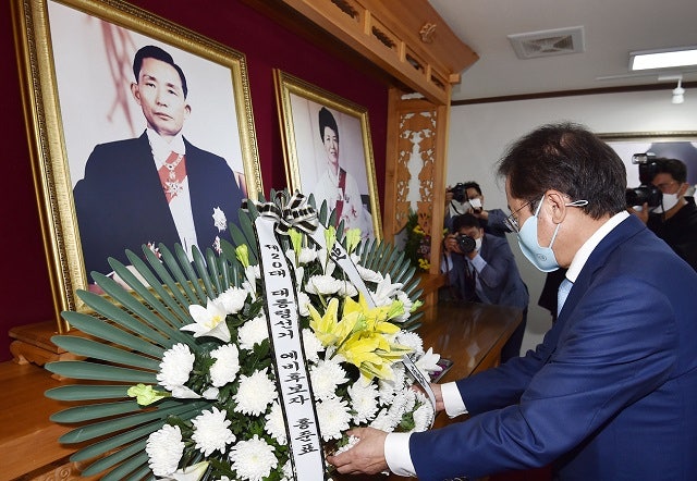 <b>홍준표</b> “‘<b>박정희</b> 광장’ 이름 짓고 <b>동상</b> 세울것”…파장