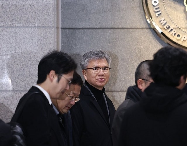 “전공의, 미래 없어 사직한 것”… <b>의협 비대위원장 14시간</b> 조사