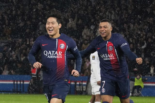 ‘상복’ 터진 <b>이강인</b>, <b>감아차기</b> 골로 PSG 이달의 골 선정