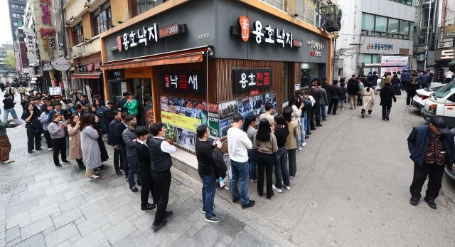 <b>사전투표 둘째날</b>, 오전 9시 <b>투표</b>율 17.78%