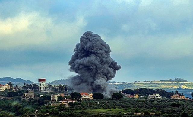 레바논 남부 국경지대 마을에서 이스라엘 공습 이후 연기가 피어오르고 있다. AFP연합뉴스