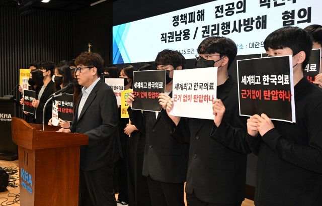 <b>사직 전공의</b> 1360명 … <b>박민수</b> 복지부 차관 ‘고소’