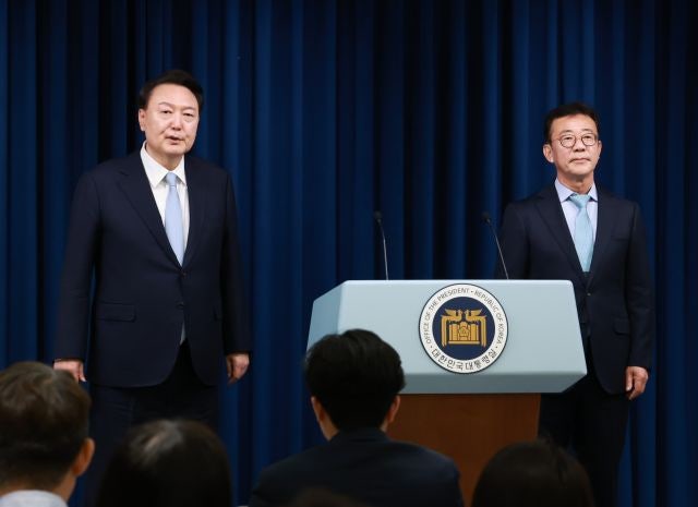 새 정무수석에 <b>홍철호</b> 전 <b>의원</b>…“소통 능력 뛰어나”
