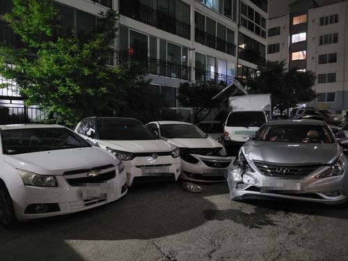 파손된 차량들. 대전경찰청