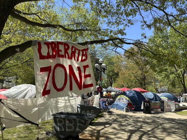 친팔레스타인 시위대가 설치한 텐트 수십개가 2일(현지시간) 미국 미시간대학에 설치돼 있다. AP연합뉴스
