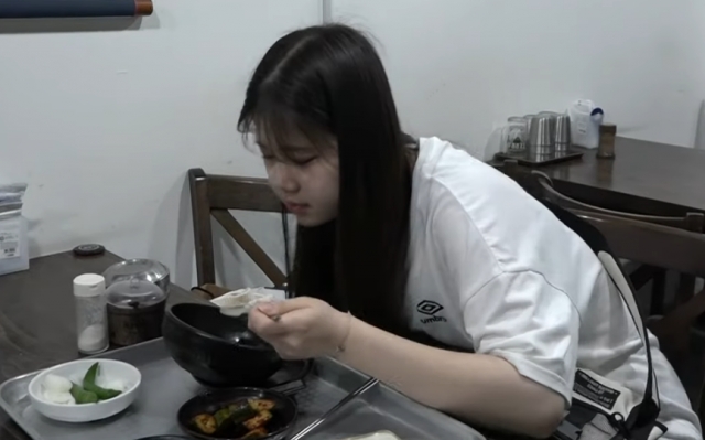 하씨가 대접한 국밥을 맛있게 먹는 은서양의 모습. MBC '생방송 오늘 아침' 캡처