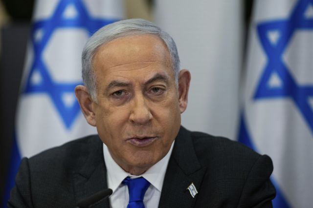 베냐민 네타냐후 이스라엘 총리가 지난해 12월 24일 텔아비브 국방부에서 내각 회의를 주재하고 있다. AP연합뉴스