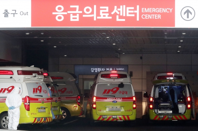 지난 3월 11일 서울 중랑구 서울의료원 응급의료센터의 분주한 모습. 뉴시스