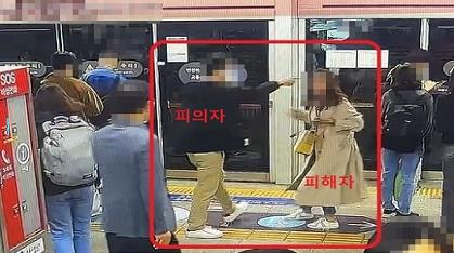 소매치기를 한 뒤 목격자인 척 소리치는 '절도 19범' 50대 남성. 연합뉴스(온라인 커뮤니티)