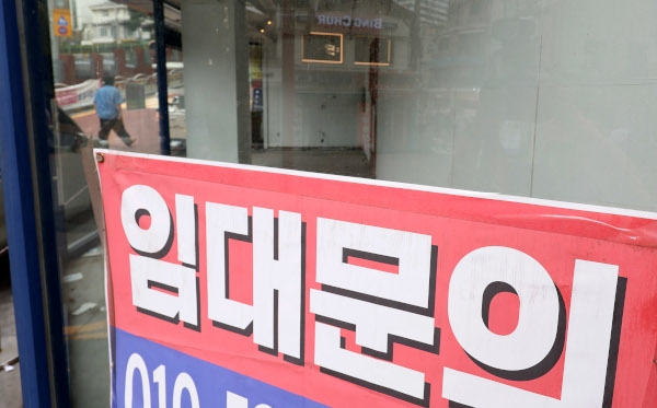 지난 5월 20일 서울 시내 상가에 임대문의 게시물이 부착돼 있다. 뉴시스