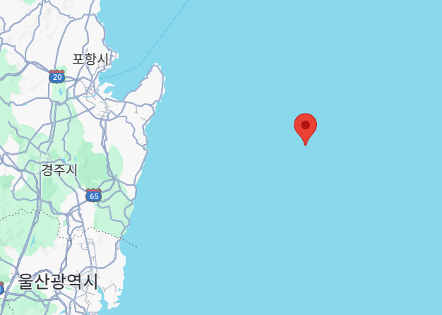 한국석유공사는 지난달 '대왕고래-1 탐사시추를 위한 헬리콥터 운영 용역' 과업지시서에 동해 가스전 탐사 시추선 위치를 위도와 경도로 표기('35˚53´8.4541″N  130˚00´39.8055″E')했다. 사진은 