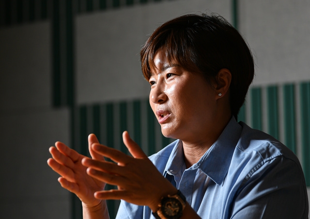 박세리 바즈인터내셔널 대표가 2023년 3월 24일 서울 강남구의 사무실에서 포즈를 취하고 있다. 이한결기자