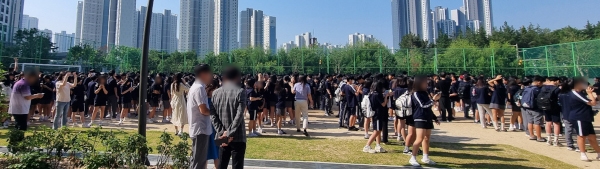 當4.8的地震發生在12日，在Buan -Gun發生4.8的地震4.8時，一名初中學生和位於Jeonbuk的Jeonju的老師和老師被撤離到操場上。不僅在全軍，而且在首爾和甘旺發現地震振動。氣象局位於朝鮮半島